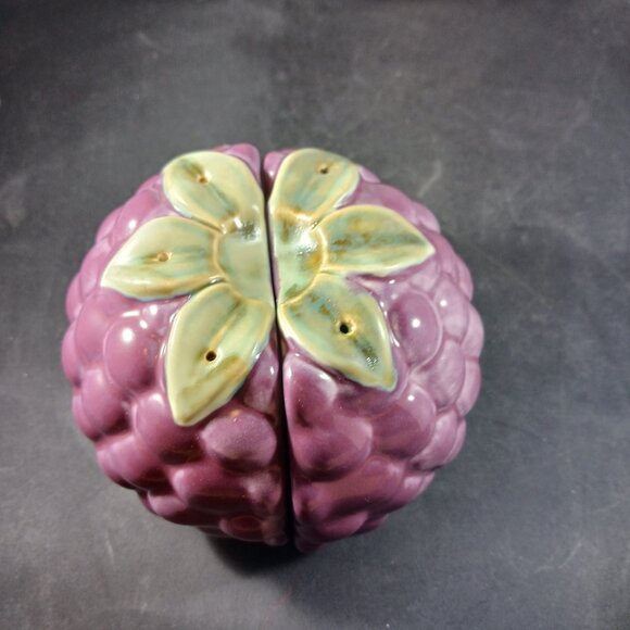 Large Ceramic Purple Grape Salt And Pepper Shakers - Picture 2 of 11